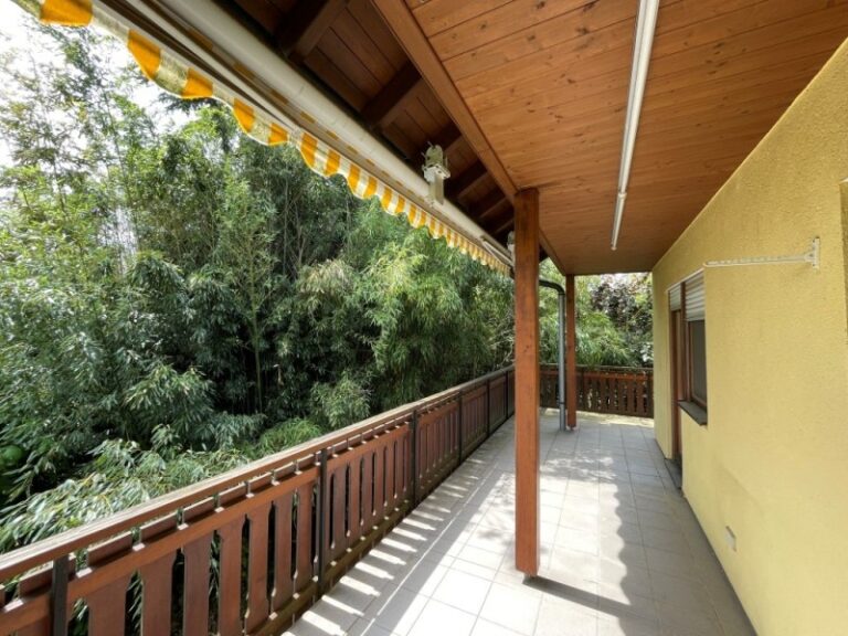 Überdachter Balkon